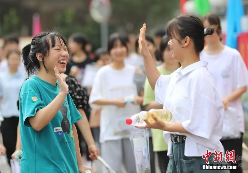 科技巨头争相投资AI私募市场，传统风投的日子不好过了